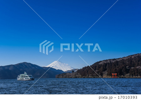 芦ノ湖からの富士山 17010393