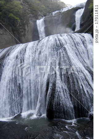 春の袋田の滝 17011811