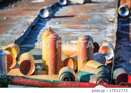 Used graffiti spray cans laying around 17012773