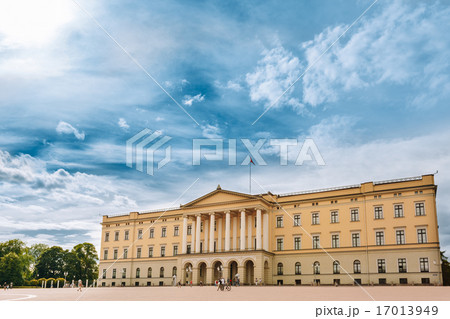 The Royal Palace Building in Oslo, Norway 17013949