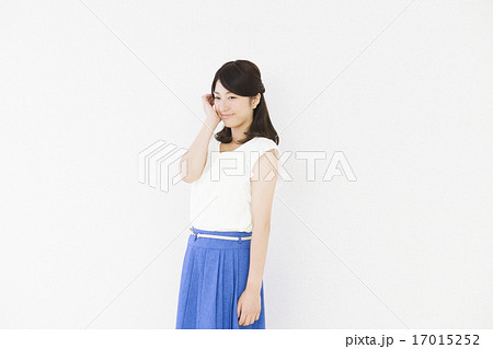 若い女性 17015252