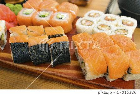 Japanese rolls 17015326