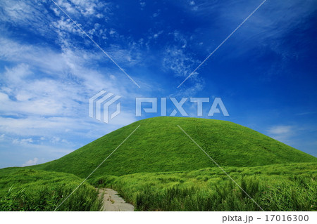 阿蘇パノラマラインからの米塚 17016300