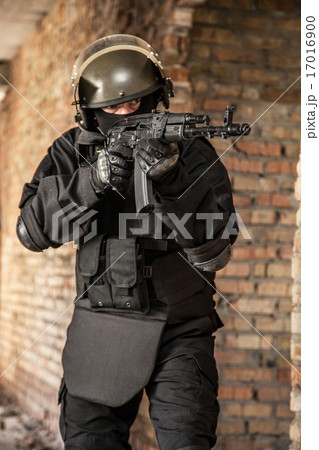 Special forces operator 17016900