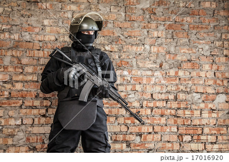 Special forces operator 17016920
