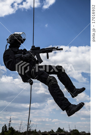 rappeling assault 17016932
