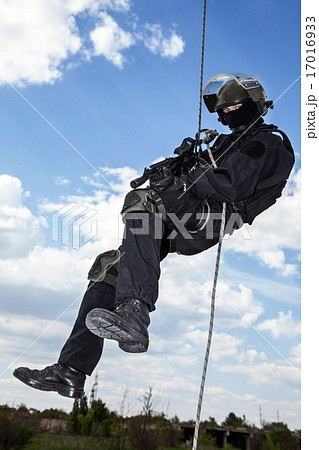 rappeling assault 17016933