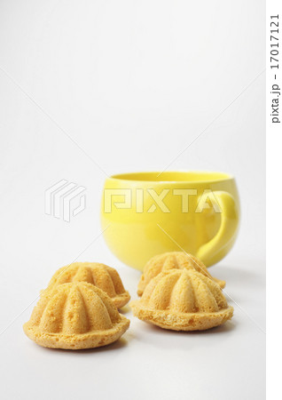 Bahulu and Cup of Coffee 17017121