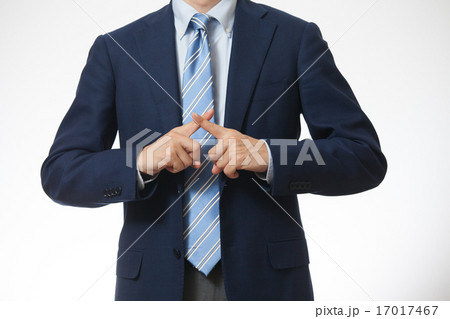 ダメだしする男性 17017467