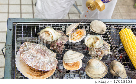 海産物の炭焼き 17018153