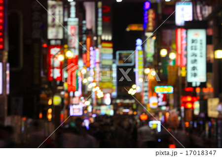歓楽街イメージ(新宿歌舞伎町)の背景用素材画像 歓楽街イメージ(新宿歌舞伎町)の背景用素材画像 17018347