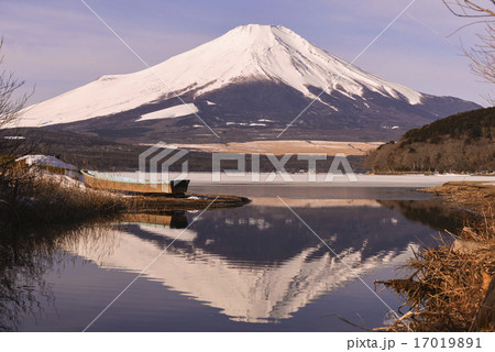 山中湖より富士山 山中湖より富士山 17019891
