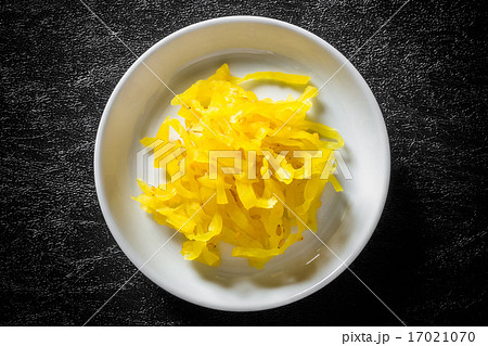 細切りのたくあん pickle japanese food 細切りのたくあん pickle japanese food 17021070