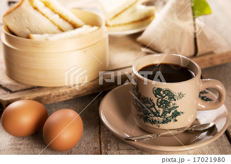 Traditional Malaysian Nanyang coffee and breakfast 17021980
