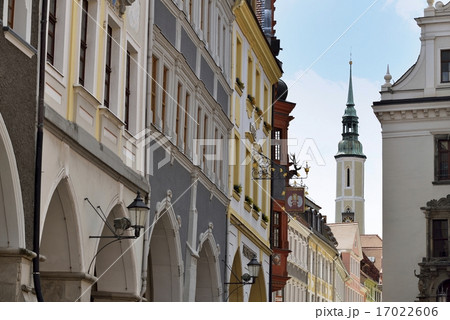 ウンターマルクトからブリューダー通りの町並み（ドイツ・ゲルリッツ） 17022606