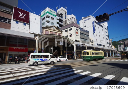 長崎観光通り付近を走る電車の写真素材