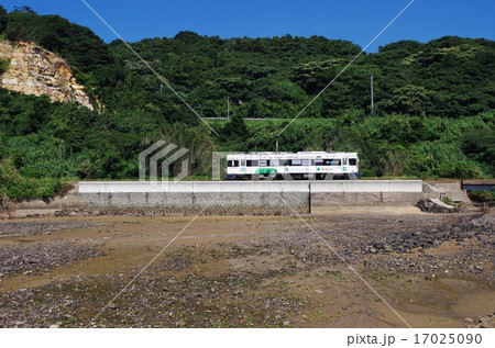 松浦鉄道と砂浜 松浦鉄道と砂浜 17025090
