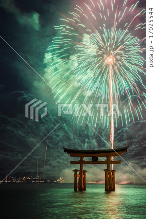 宮島水中花火大会 17025544