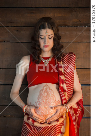 The pregnant woman with henna tattoo 17025870