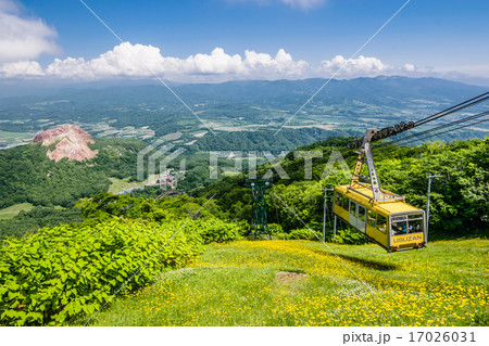 Ropeway to mount Usu summit, hokkaido, japan 17026031