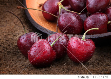 Organic sweet cherries Organic sweet cherries 17027476