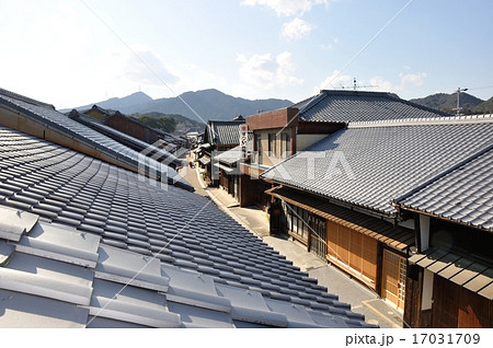 関宿の町並み・眺関亭から鈴鹿山系 関宿の町並み・眺関亭から鈴鹿山系 17031709
