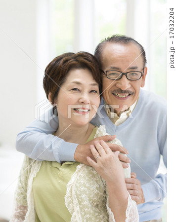 日本人のシニア夫婦 17032204