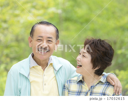 日本人のシニア夫婦 日本人のシニア夫婦 17032615