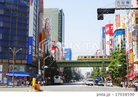 秋葉原電気街 万世橋交差点 17038590