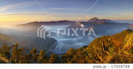 Bromo volcano at sunrise, East Java, Indonesia 17038798