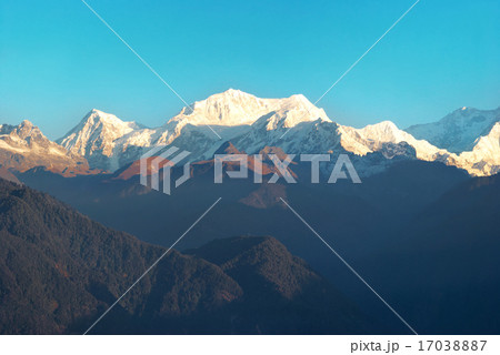 Sunrise above Kangchenjunga 17038887
