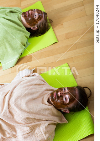 Women with a mask for skin face Women with a mask for skin face 17040244
