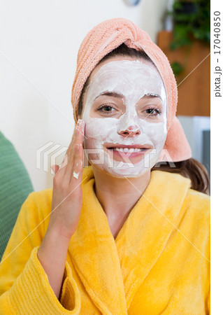 Woman taking care of face 17040850