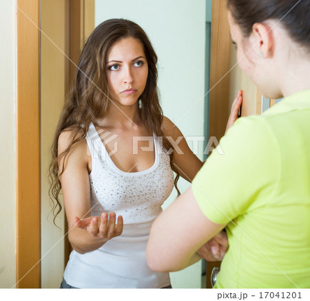 women having conflict women having conflict 17041201