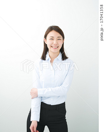 若い女性 17041358