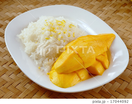 Sticky Rice with Mango 17044092