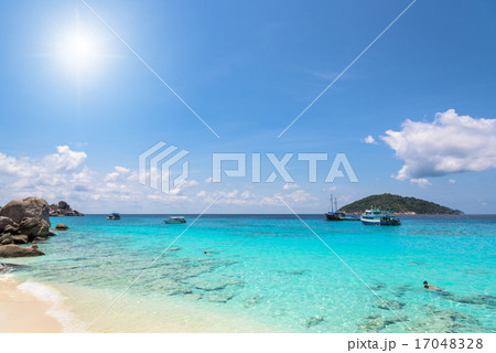 Beautiful beach at Koh Miang in Mu Koh Similan 17048328