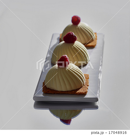 mousse dessert 17048916