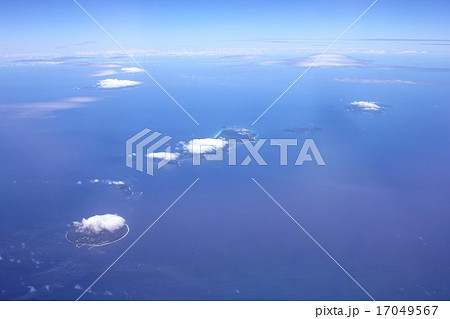 伊豆諸島の島々、手前から利島、鵜渡根島、新島、式根島、神津島、三宅島、御蔵島 伊豆諸島の島々、手前から利島、鵜渡根島、新島、式根島、神津島、三宅島、御蔵島 17049567