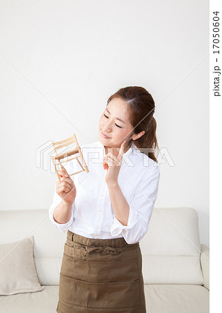 インテリアと女性 17050604