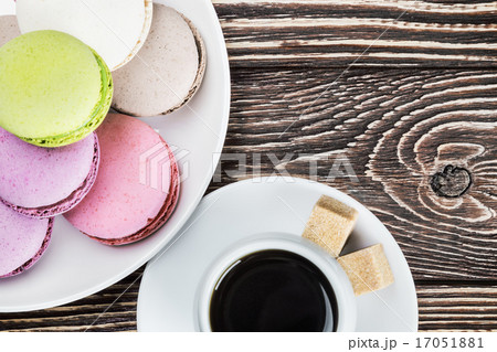 Cup of coffee and macaroons 17051881