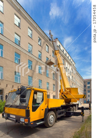 Heavy mobile crane truck.  17054458