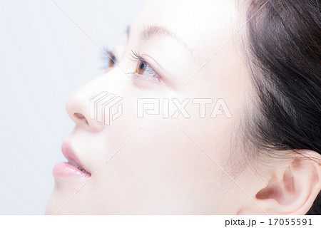 顔アップ 女性 顔アップ 女性 17055591