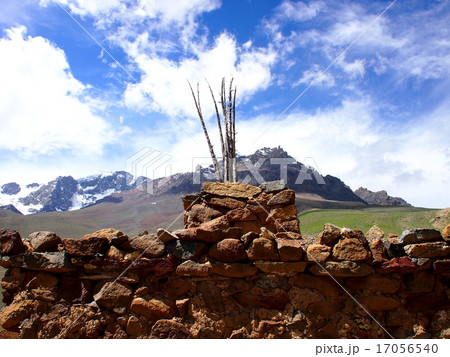 山々とチョルテン 17056540