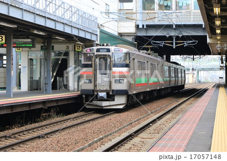 誰もいない手稲駅に、731系電車G-111編成。 17057148