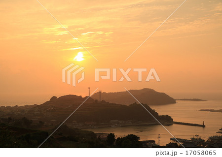 国崎半島の夕陽 17058065