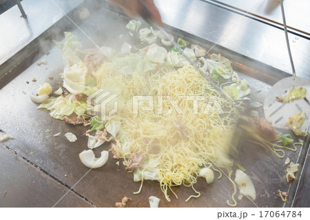 焼きそば作り 17064784