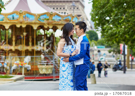 Young romantic Asian couple in Paris, France Young romantic Asian couple in Paris, France 17067018