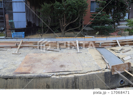 ブロック塀の基礎工事の写真素材 ブロック塀の基礎工事の写真素材