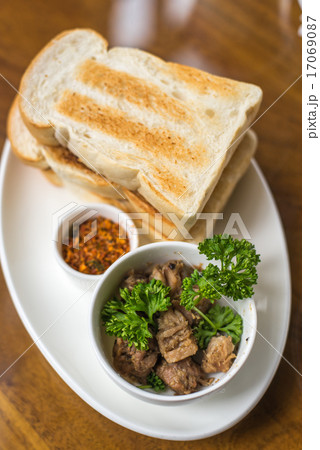 Stir-fried pork with breads 17069087